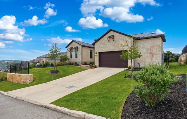 3-bedroom rental at 74 Monarca Blvd in Boerne, TX — photo 2