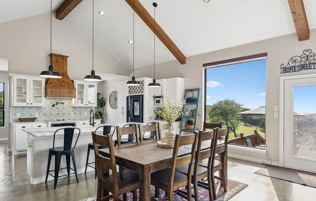 Home for sale at 622 County Road 2753 in Mico, TX — photo 2