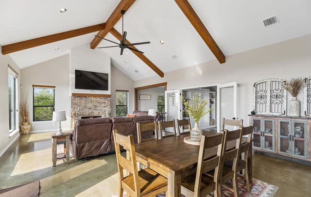 Home for sale at 622 County Road 2753 in Mico, TX — photo 3