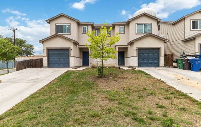 3-bedroom rental at 11103 Belair Drive Unit 101 in San Antonio, TX — photo 1