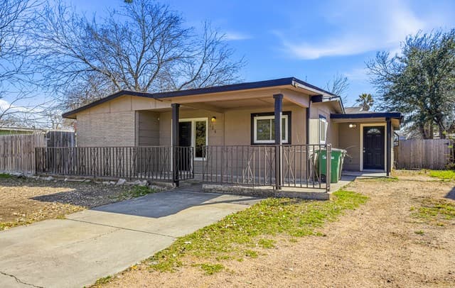 3-bedroom rental at 106 Wayfarer in San Antonio, TX — photo 1