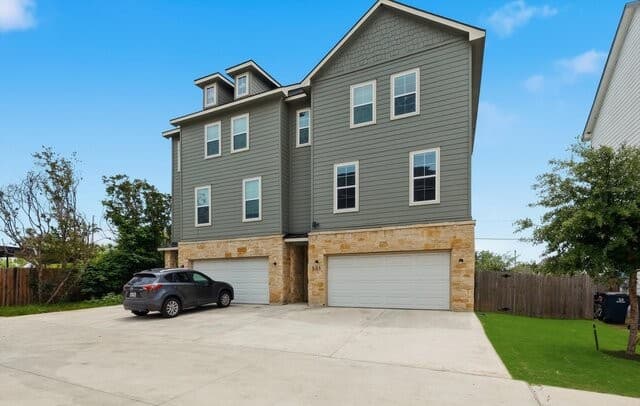 3-bedroom rental at 614 Errol Unit 501 in San Antonio, TX — photo 1