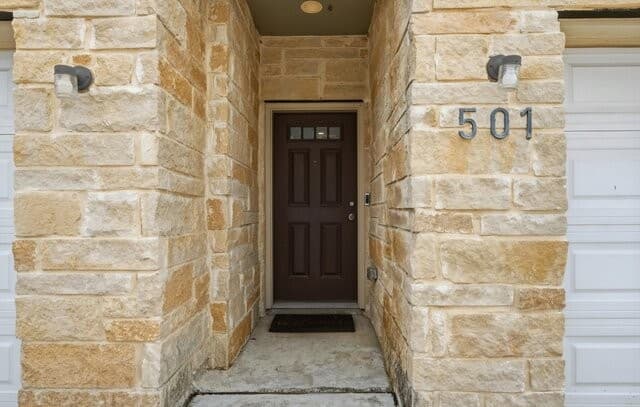 3-bedroom rental at 614 Errol Unit 501 in San Antonio, TX — photo 2