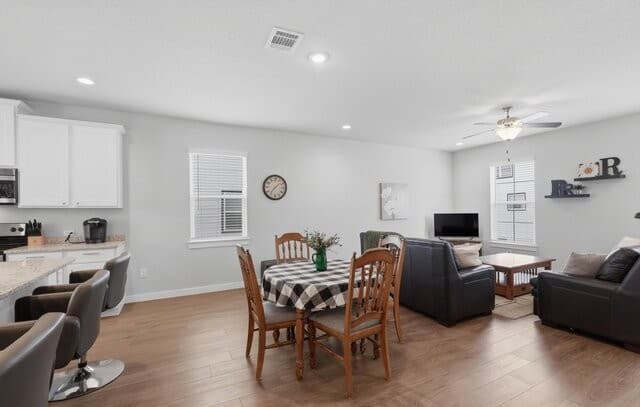 3-bedroom rental at 614 Errol Unit 501 in San Antonio, TX — photo 3