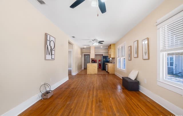Home for sale at 428 W Lullwood Ave in San Antonio, TX — photo 5