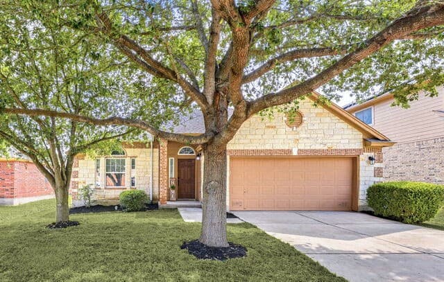 3-bedroom rental at 196 Bison Ln in Cibolo, TX — photo 2
