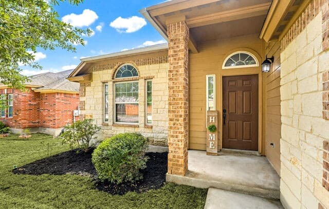 3-bedroom rental at 196 Bison Ln in Cibolo, TX — photo 3