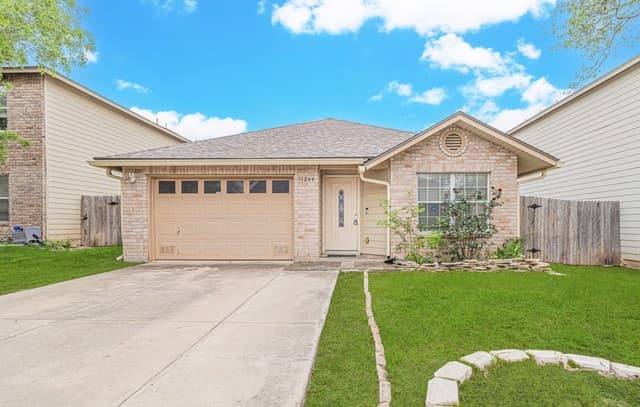 3-bedroom rental at 11244 Vollmer Ln in San Antonio, TX — photo 1