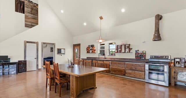 4-bedroom rental at 707 Creek Rd in Marion, TX — photo 5