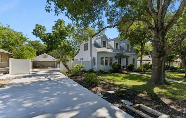 3-bedroom rental at 120 Lamont Ave in Alamo Heights, TX — photo 3