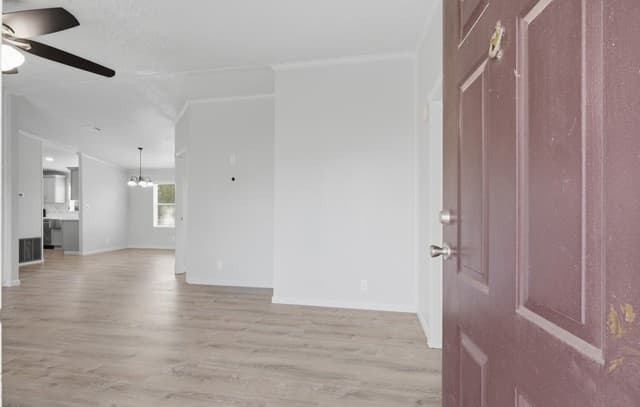 4-bedroom rental at 5975 County Road 277 in Gillett, TX — photo 5