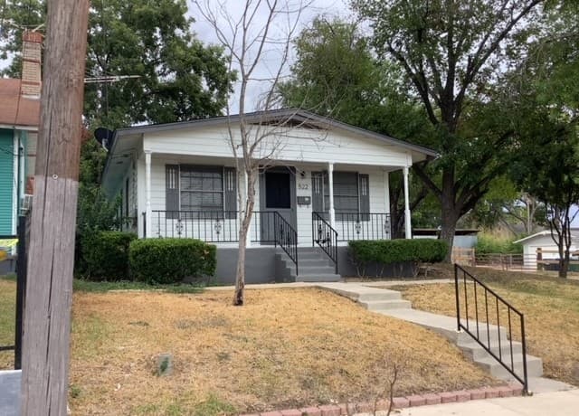 3-bedroom rental at 522 W Hollywood Ave in San Antonio, TX — photo 1