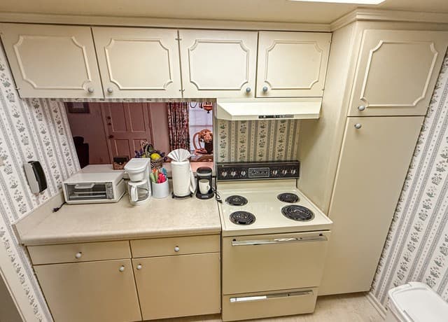 2-bedroom rental at 8401 N New Braunfels Ave Unit 323A in San Antonio, TX — photo 5