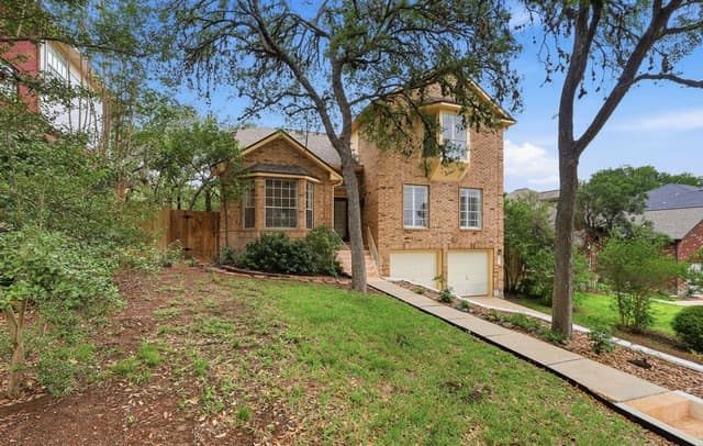 3-bedroom rental at 13719 Morningbluff Dr in San Antonio, TX — photo 2