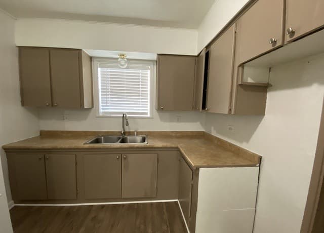 2-bedroom rental at 1311 Pine St. in Floresville, TX — photo 3