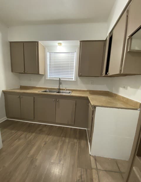 2-bedroom rental at 1311 Pine St. in Floresville, TX — photo 5