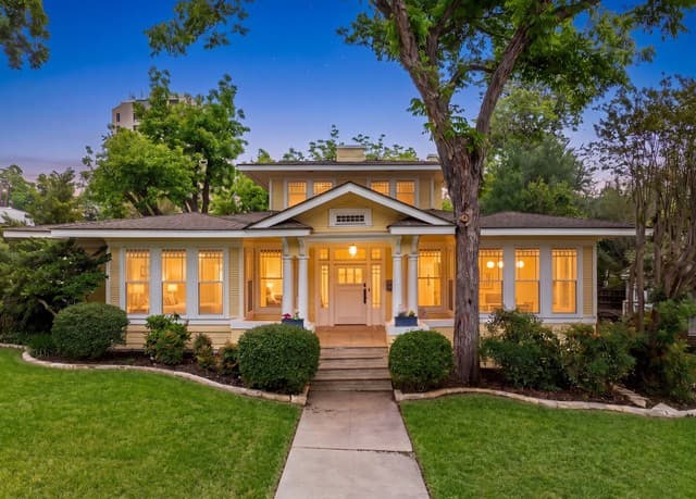 4-bedroom rental at 146 Davis Ct in San Antonio, TX — photo 1