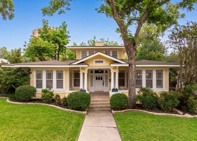 4-bedroom rental at 146 Davis Ct in San Antonio, TX — photo 2
