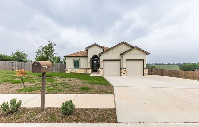 4-bedroom home for sale at 615 Abbott Rdg in St Hedwig TX