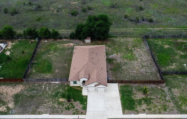 Home for sale at 615 Abbott Rdg in St Hedwig, TX — photo 2
