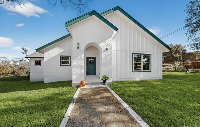 Home for sale at 514 Contour Dr in Spring Branch, TX — photo 5
