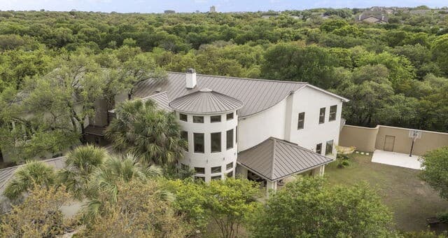 5-bedroom rental at 3926 Iron Ml in San Antonio, TX — photo 3