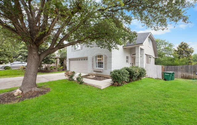 4-bedroom rental at 10438 Tiger Fld in San Antonio, TX — photo 1