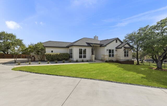 4-bedroom rental at 1422 Ledgebrook in Spring Branch, TX — photo 2
