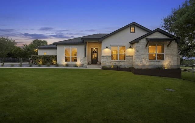 4-bedroom rental at 1422 Ledgebrook in Spring Branch, TX — photo 3
