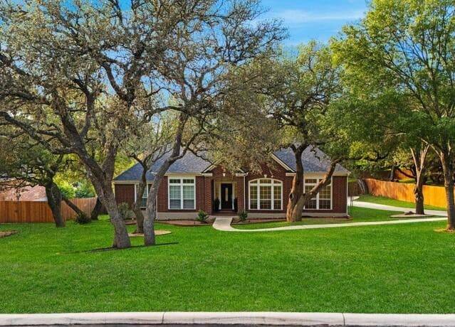 4-bedroom rental at 28219 Heritage Trl in Boerne, TX — photo 3