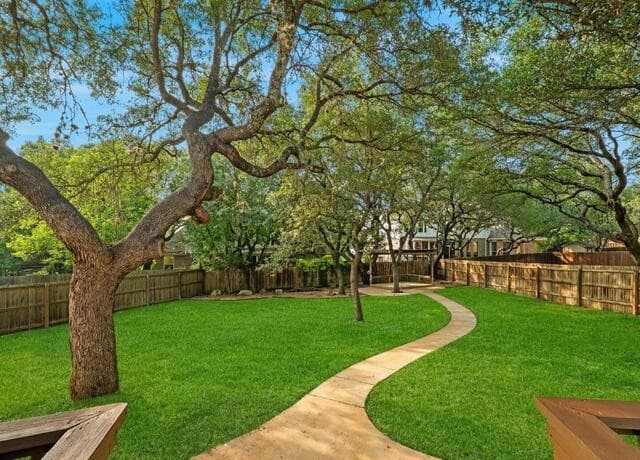4-bedroom rental at 28219 Heritage Trl in Boerne, TX — photo 4