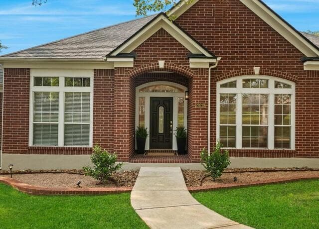 4-bedroom rental at 28219 Heritage Trl in Boerne, TX — photo 5