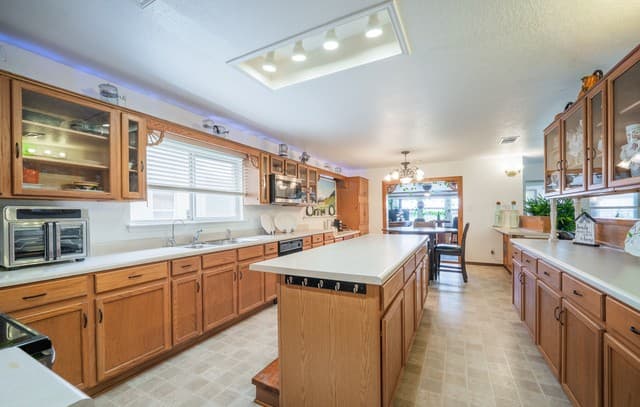 Home for sale at 124 Springtree Grove in Cibolo, TX — photo 5
