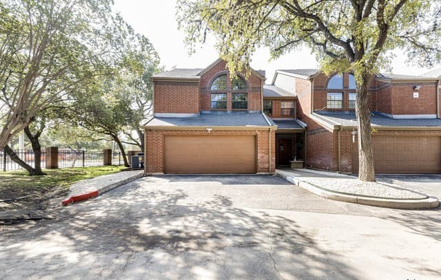 3-bedroom rental at 7930 Roanoke Run Unit 401 in San Antonio, TX — photo 1