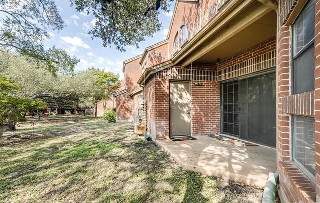 3-bedroom rental at 7930 Roanoke Run Unit 401 in San Antonio, TX — photo 4