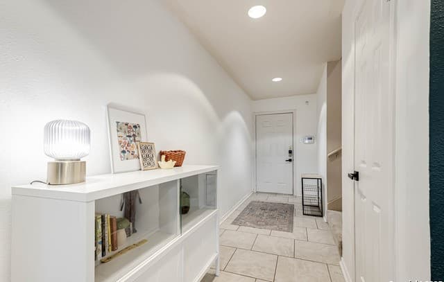 3-bedroom rental at 7930 Roanoke Run Unit 401 in San Antonio, TX — photo 5
