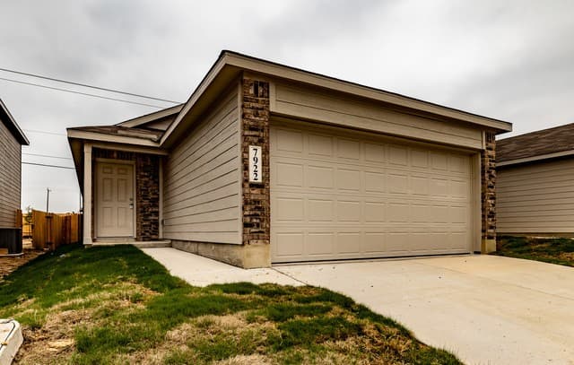 4-bedroom rental at 7922 Biggio Ln in Converse, TX — photo 1