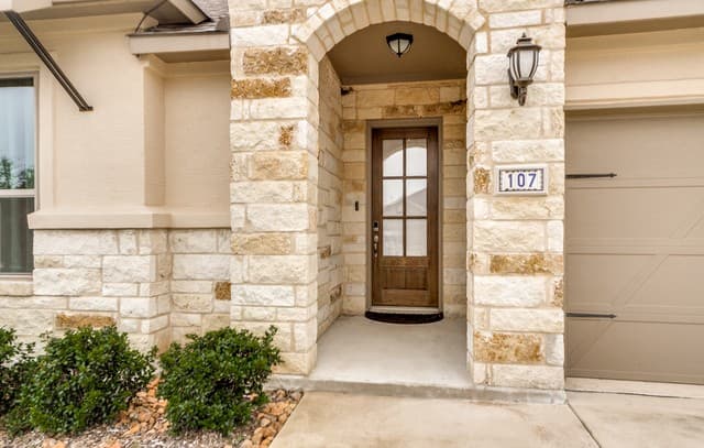 4-bedroom rental at 107 Valencia in Boerne, TX — photo 4