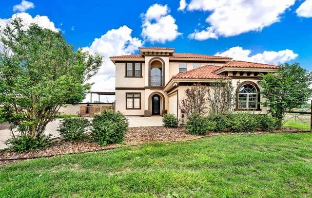 4-bedroom rental at 503 Private Road 5764 in LaCoste, TX — photo 5