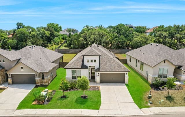 4-bedroom rental at 8928 Whimsey Rdg in Fair Oaks Ranch, TX — photo 2