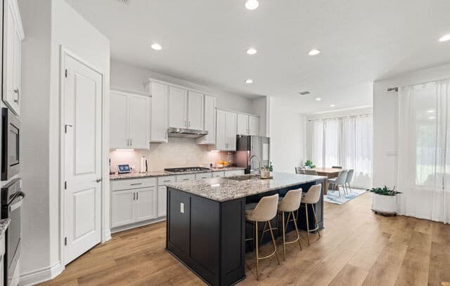 4-bedroom rental at 8928 Whimsey Rdg in Fair Oaks Ranch, TX — photo 5