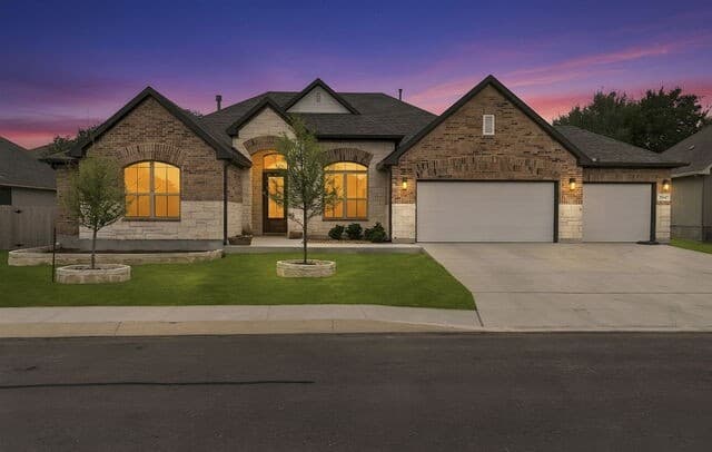 4-bedroom rental at 29347 Kearney Rdg in Boerne, TX — photo 2