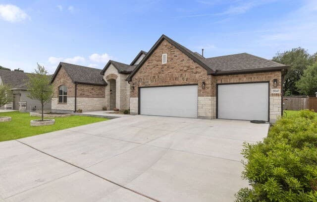 4-bedroom rental at 29347 Kearney Rdg in Boerne, TX — photo 3