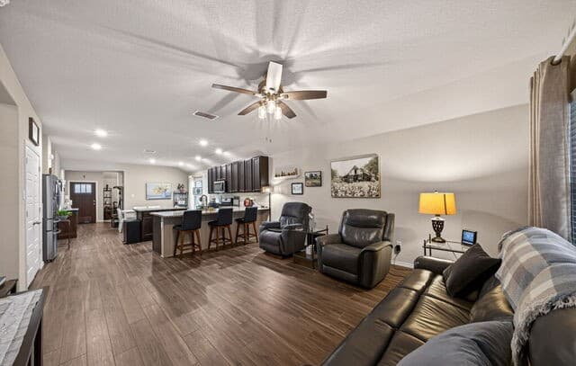 3-bedroom rental at 329 Hinsdale Run in Cibolo, TX — photo 5