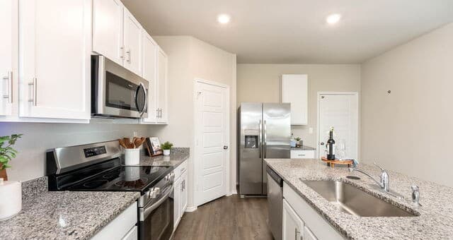 3-bedroom rental at 14619 Butch Cassidy in Lytle, TX — photo 5