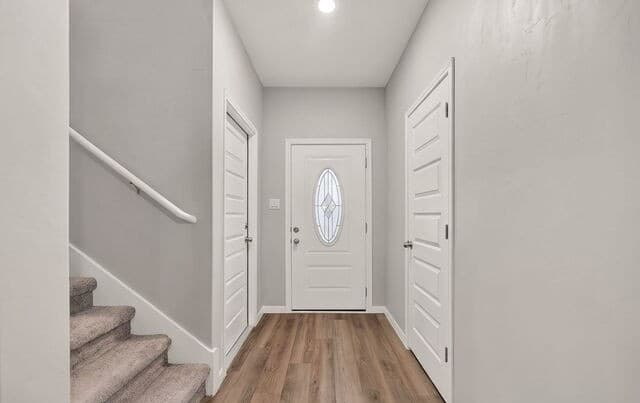 5-bedroom rental at 13023 Red Elks Lks in St Hedwig, TX — photo 1