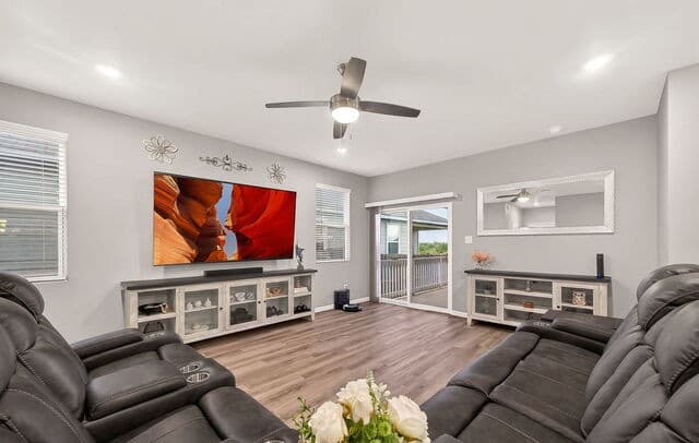 5-bedroom rental at 13023 Red Elks Lks in St Hedwig, TX — photo 5