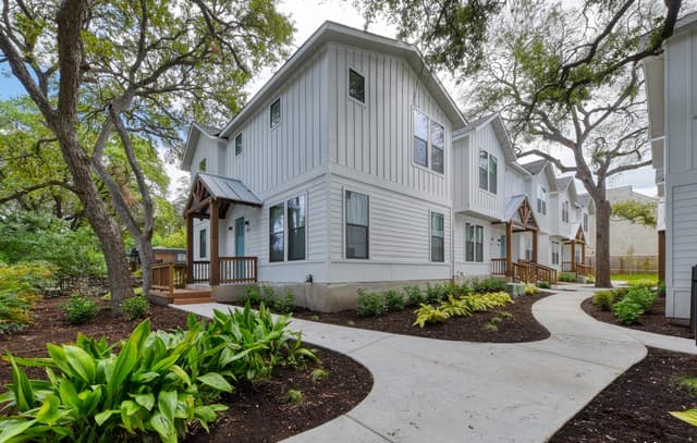 2-bedroom rental at 200 Melrose Pl Unit 300 in San Antonio, TX — photo 1
