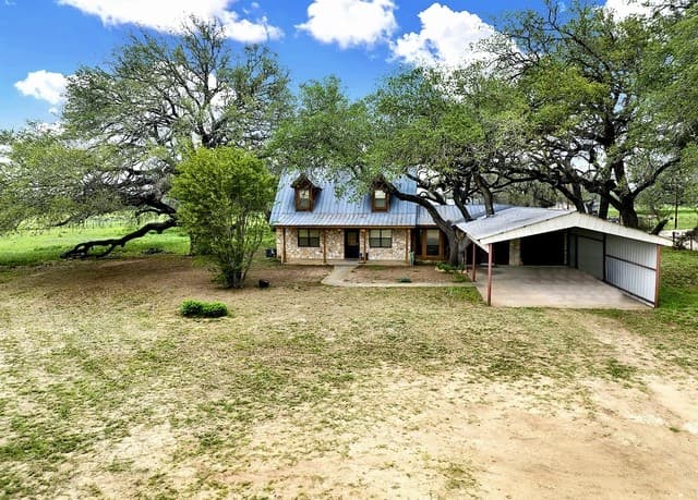 3-bedroom rental at 360 Horton Rd in Poteet, TX — photo 1