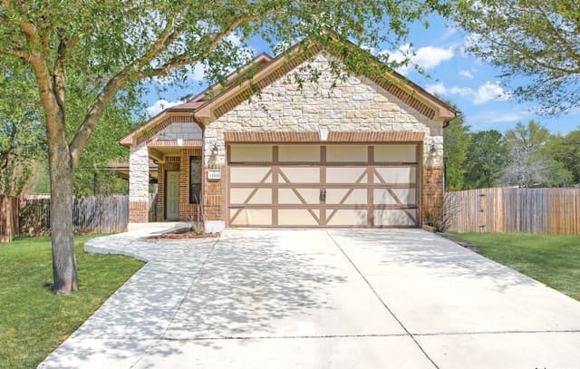 3-bedroom rental at 13303 Sun Sierra in San Antonio, TX — photo 1